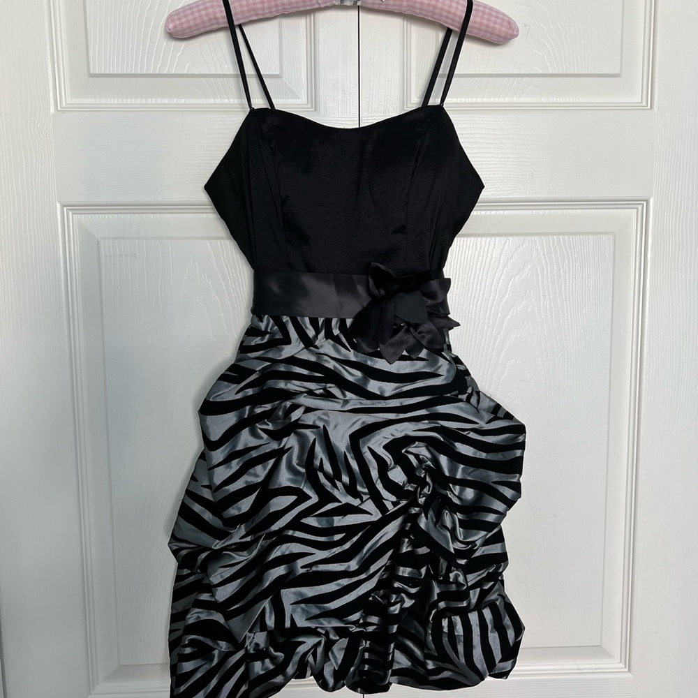 City Triangles Formal Party Dress in Black/Gray Zebra Print & Pouf Skirt-Size 3